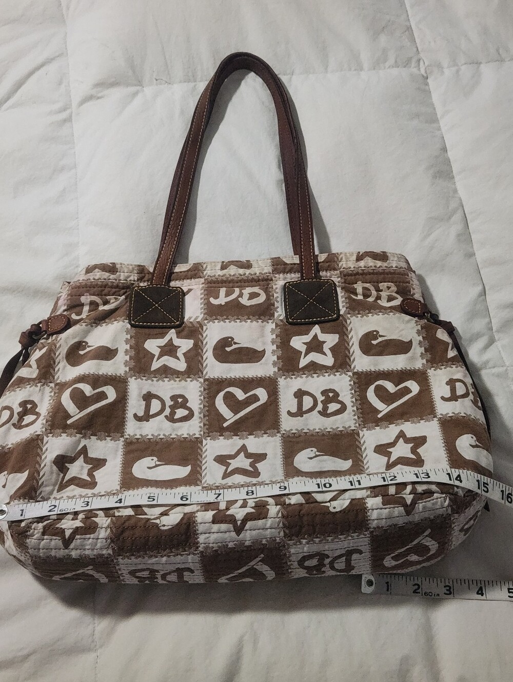 vintage Dooney & Bourke patchwork shoulder tote featuring a brown-and-cream - Picture 8 of 11